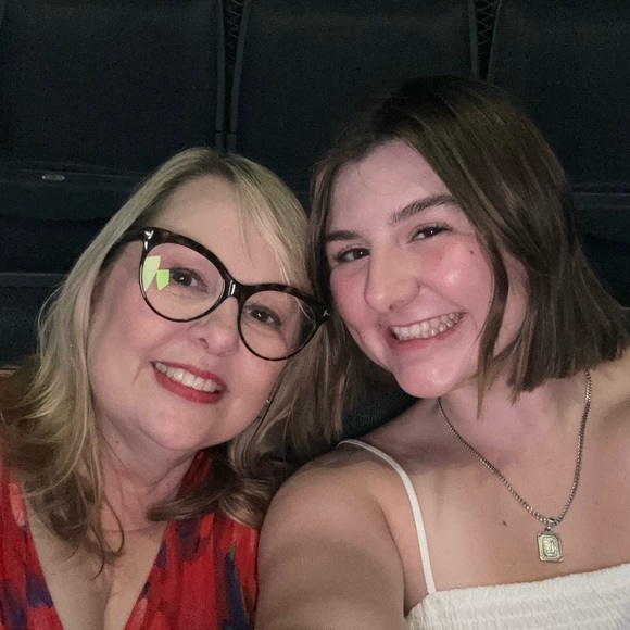 Meet your Posher, Leslie - Picture 4 of 4